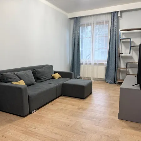 Bright In Centre Apartment